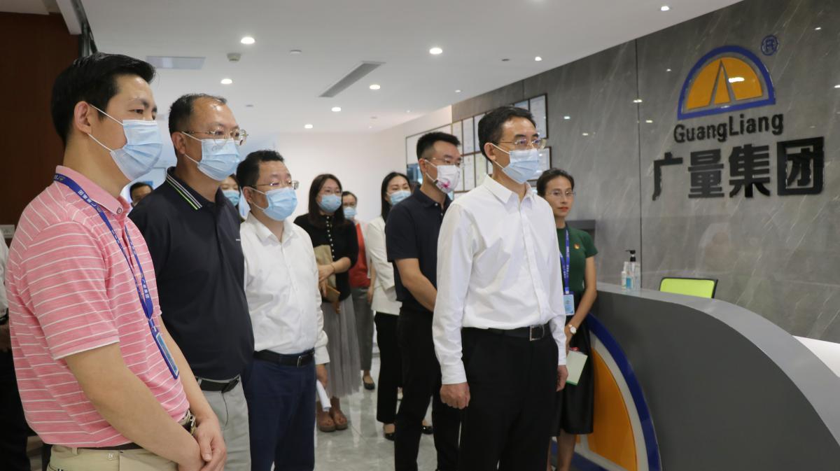 东莞市人大常委会潘新潮副主任莅临永乐高ylg888888集团调研