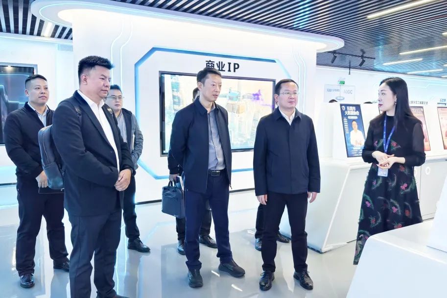 铜仁市大数据局党组书记、局长雷宏一行莅临永乐高ylg888888集团旅行交流